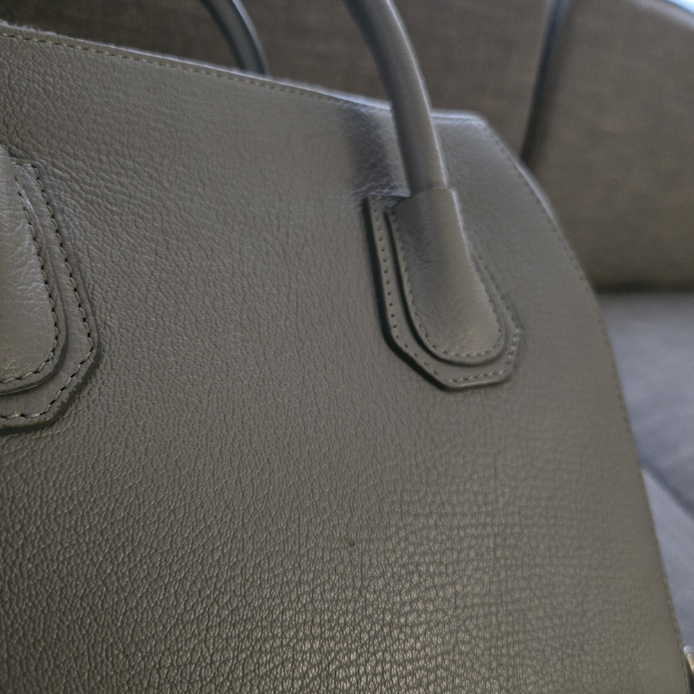 Givenchy Small Antigona in pearl grey - Picture 7 of 16